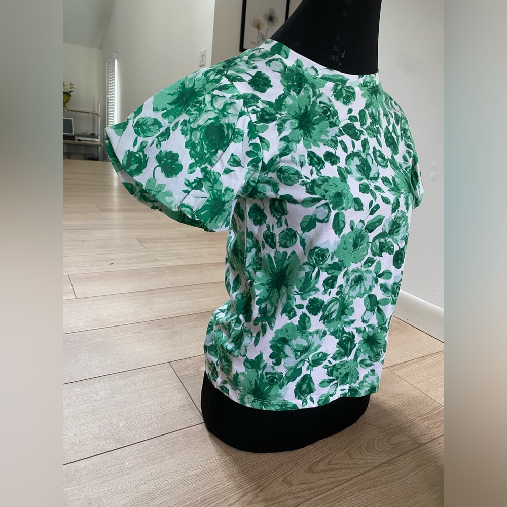Industry Clothing Size Small floral tee shirt/blouse with bunched sleeves